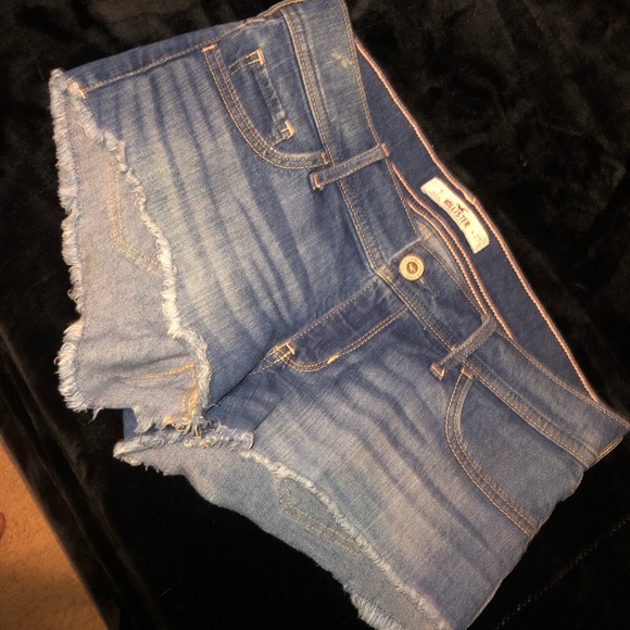 Hollister Jean Shorts - Picture 1 of 3